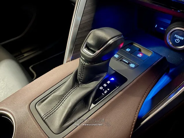 しっかりとしたシフトノブ トヨタ ハリアーハイブリッド