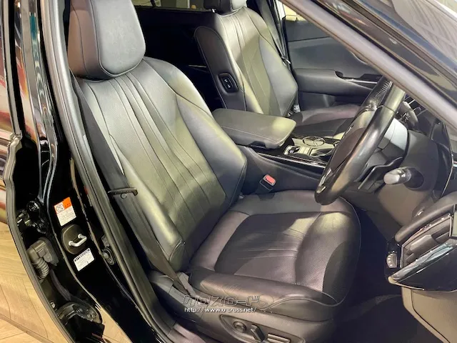 ホールド性と快適性を兼ね備えたフロントシート トヨタ クラウン