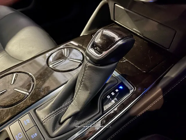 駆動方式 FRトランスミッション CVT(無段変速車) トヨタ クラウン