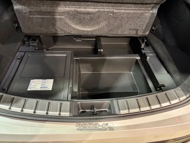 荷室下にも収納可能 レクサス NX