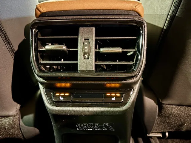 後席にもエアコン吹き出し口 レクサス NX