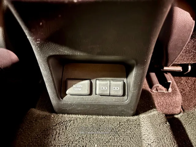 後席のも充電ポートあり レクサス NX