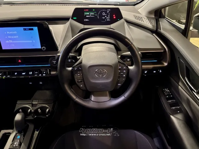 圧迫感のない広々とした空間と運転に集中しやすいコックピットを両立 トヨタ プリウス