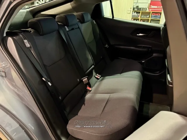 後席は足元までゆとりがあります トヨタ プリウス