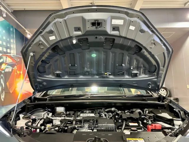 「お問合せはユーポス新都心店まで/098-860-8880お待ちしております」 トヨタ プリウス