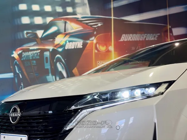 精緻な造形のフロントグリル、伸びやかな曲線を描くルーフライン 日産 ノートオーラ