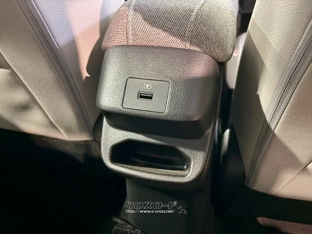 後席にも充電ポート 日産 ノートオーラ