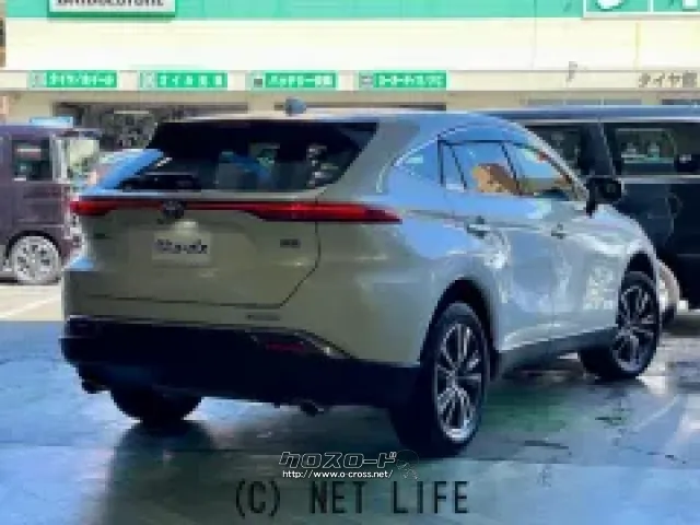 遠くからでも新型ハリアーと分かるシグネチャーランプを搭載するなど、個性と先進性を トヨタ ハリアーハイブリッド