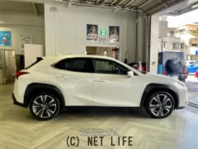 全長×全幅×全高4495×1840×1540mm レクサス UX