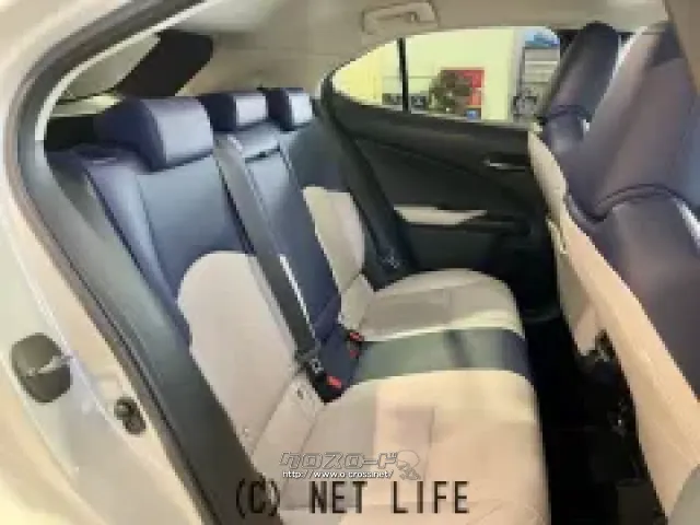 足元、頭上とも余裕がございます。 レクサス UX