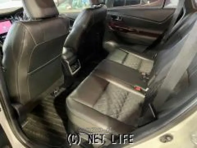 後部座席は足元、頭上とも余裕がございます。 トヨタ ハリアー