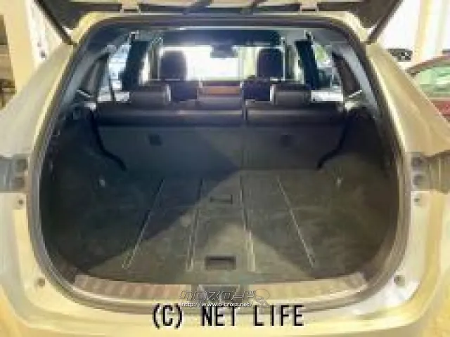 日常的な買い物なら必要十分なラゲッジスペースです。 トヨタ ハリアー