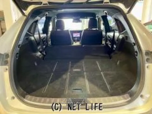 後部座席を倒すとフラットなラゲッジスペースになります。 トヨタ ハリアー