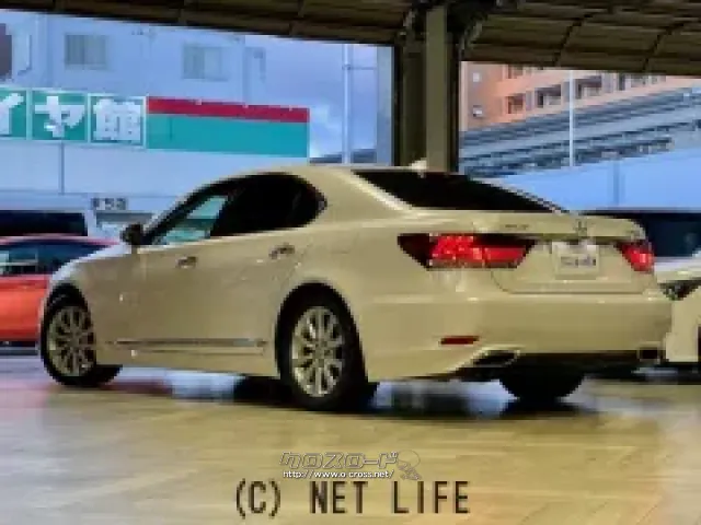 JC08モード燃費8.4km/リットル レクサス LS