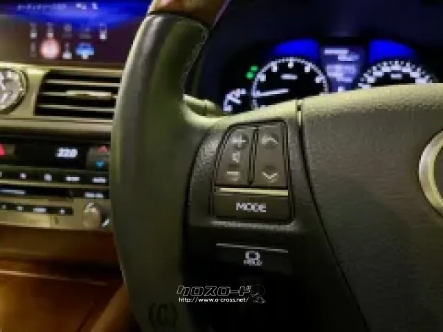 ハンドルを握ったままオーディオ操作が可能です。 レクサス LS