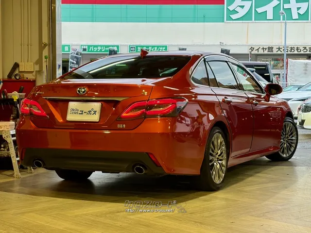 ボディを凝縮してタイヤの張り出しを強調した低重心でスポーティな骨格を表現。 トヨタ クラウン