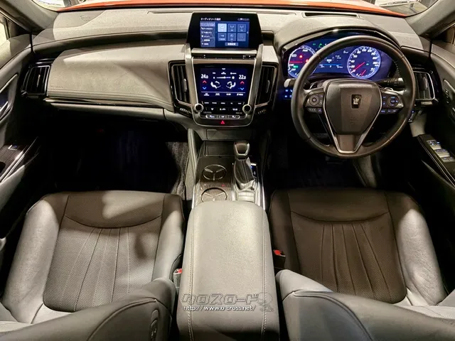 運転中でも見やすい遠方配置の8インチディスプレイ トヨタ クラウン