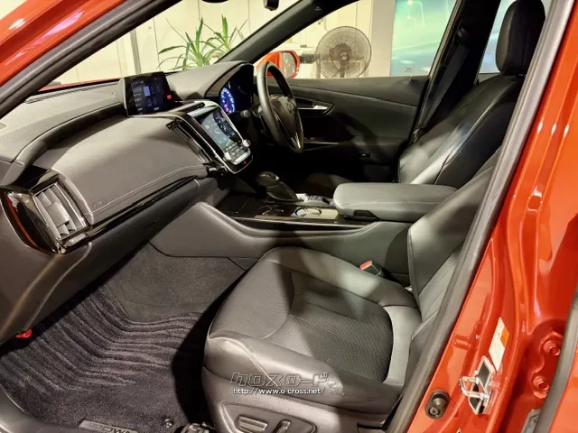 運転席、助手席にはベンチレーション/シートヒーターが内蔵されております。 トヨタ クラウン