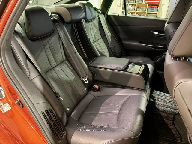 後部座席にもシートヒーターが内蔵されております。 トヨタ クラウン