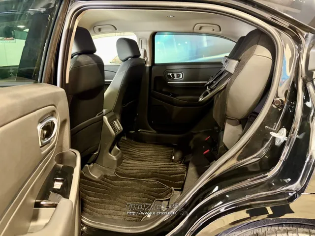 後部座席は跳ね上げ可能です。 ホンダ ヴェゼル