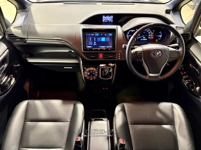 インストルメントパネルのセンターロア部に、充電用USB端子2個を全車標準装備 トヨタ エスクァイア