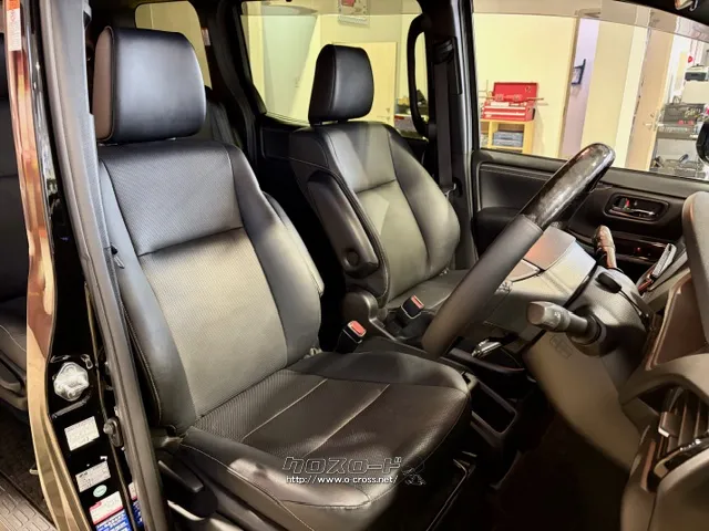 ホールド感とクッション性を兼ね備えたフロントシート トヨタ エスクァイア