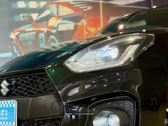 ノーズを前方にせり出させ、躍動感を強調した専用バンパー&グリル スズキ スイフト