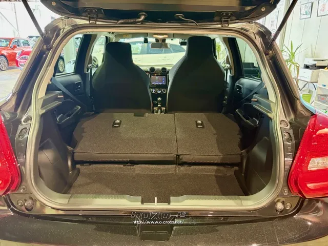 シートを倒せば急な大荷物にも対応 スズキ スイフト