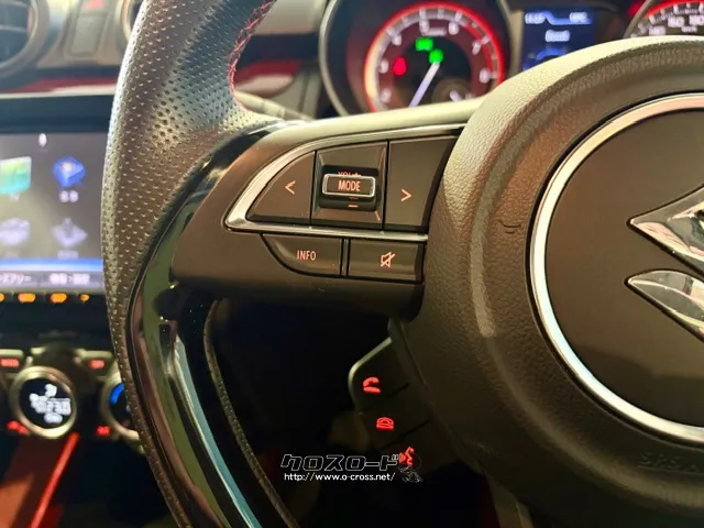 ハンドルを握ったままオーディオ操作が可能です。(ステアリングオーディオスイッチ) スズキ スイフト