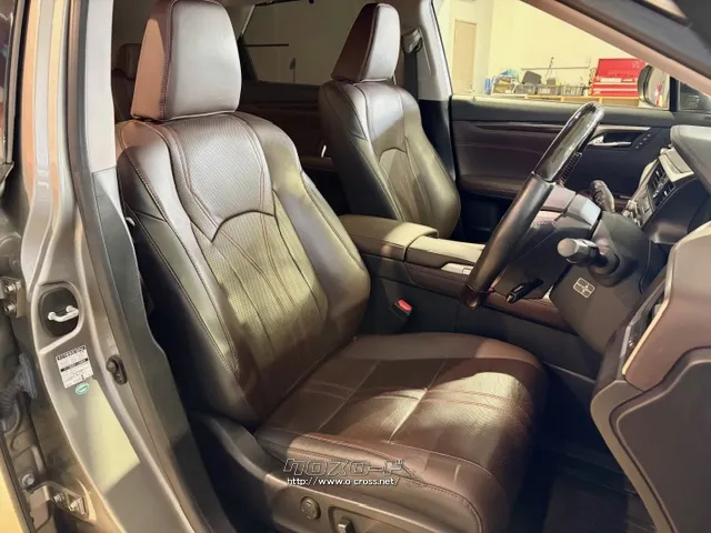 高級感あふれる本革コックピット。快適性抜群。 レクサス RX