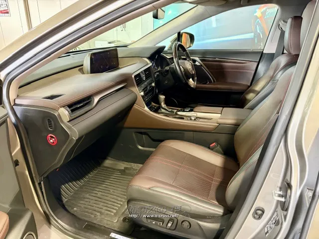 助手席シートもパワーシートでシート調整も可能。 レクサス RX