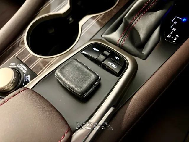 モニターを手元で簡単操作。 レクサス RX