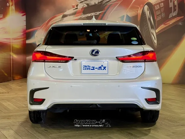 U字のターンランプと組み合わせ、精悍な表情を演出。 レクサス CT