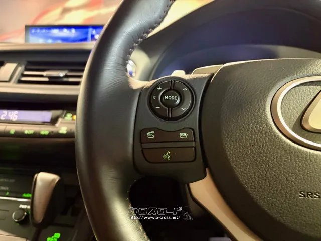 ハンドルを握ったままオーディオ操作が可能です。 レクサス CT