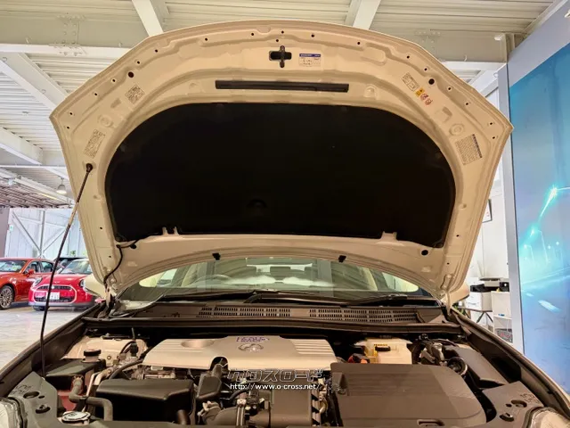 「お問合せはユーポス新都心店まで/098-860-8880お待ちしております」 レクサス CT