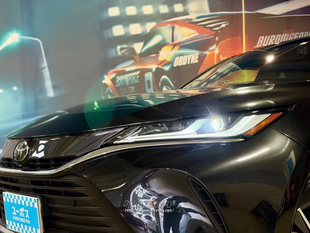 フロントアッパーグリルからヘッドランプへと流れるような連続性 トヨタ ハリアー