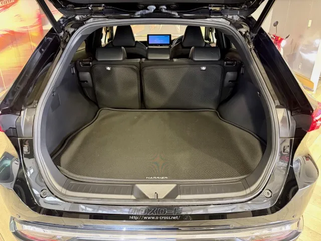 ゴルフバックも積めます トヨタ ハリアー