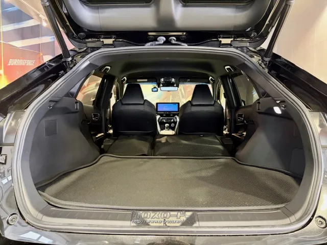 シートを倒せば急な大荷物にも対応 トヨタ ハリアー