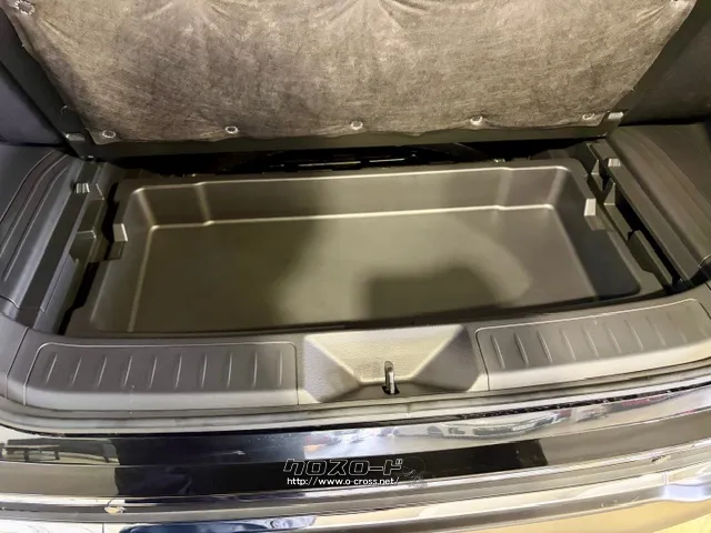 トランクルーム下にも収納できます トヨタ ハリアー