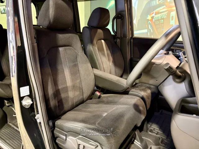 シートアクセントは内装全体の色調を揃え、上質で硬派な印象へと進化 ホンダ N-BOX