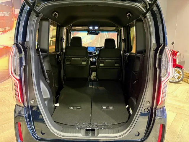 後席を倒せば広々と荷物も置けます。 ホンダ N-BOX