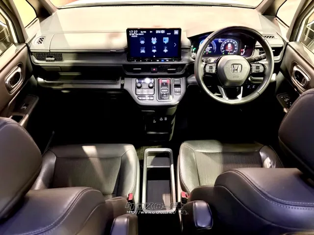 「スパーダ」は、スタイリッシュな印象を与えるダークトーンのカラーで上質な室内空間 ホンダ ステップワゴン