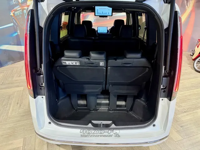 日常的な買い物なら必要十分なラゲッジスペースです。 ホンダ ステップワゴン