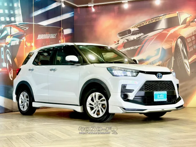 薄型LEDヘッドランプや右左折時に車両内側から外側へ流れるように点灯するLED トヨタ ライズ