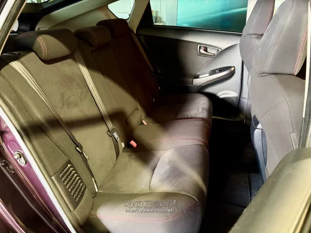 足元、頭上とも広々しております。 トヨタ プリウス