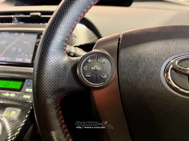 ハンドルを握ったままオーディオ操作が可能です。 トヨタ プリウス