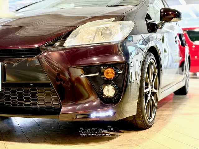 「お問合せはユーポス新都心店まで/098-860-8880お待ちしております」 トヨタ プリウス