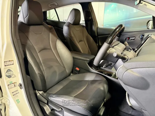 ホールド性と快適性を兼ね備えたフロントシート トヨタ プリウス