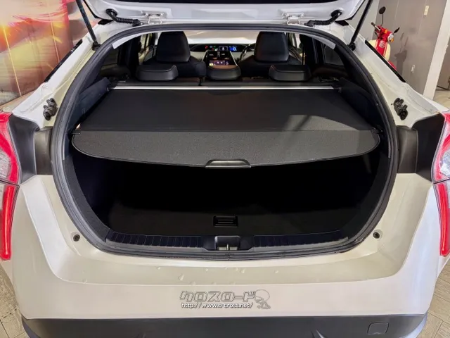 通常使いでは十分なトランクルーム トヨタ プリウス