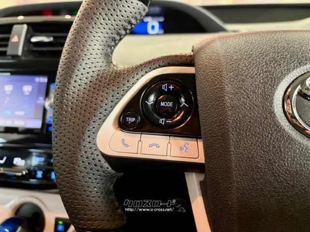 手元で楽々オーディオ操作!ステアリングスイッチ トヨタ プリウス